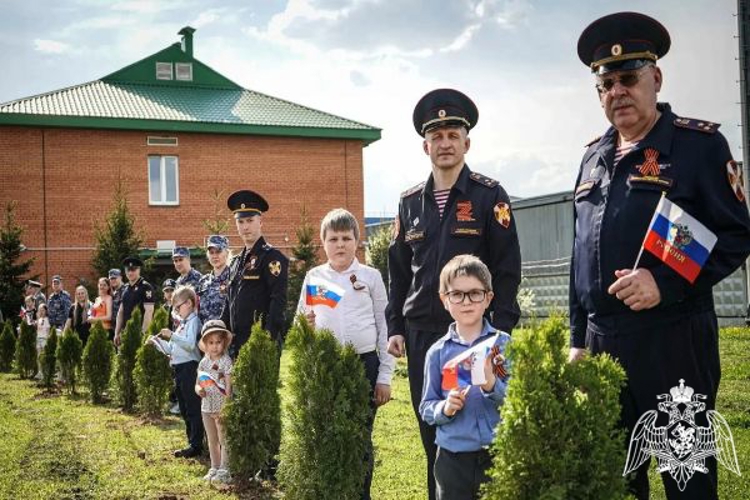 В Подмосковье росгвардейцы присоединились к патриотической акции «Лес Победы»