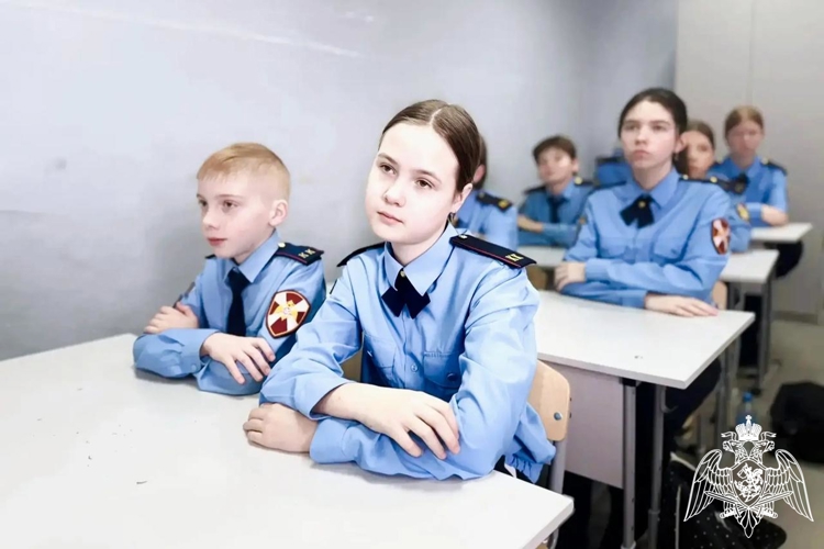Росгвардейцы провели урок безопасности для кадетского класса в Подмосковье