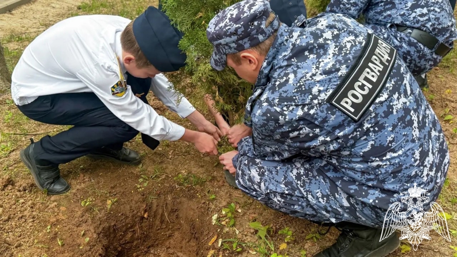Росгвардейцы приняли участие в акции «Сад памяти» в Подмосковье