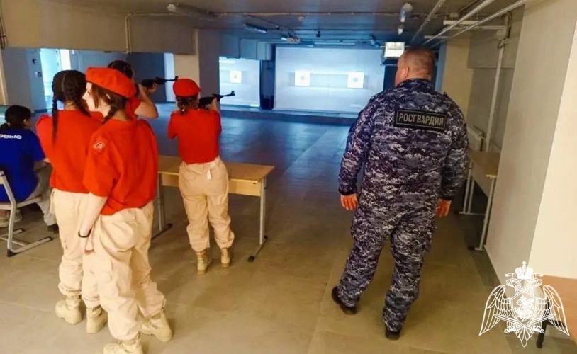Росгвардейцы выступили судьями на соревнованиях по стрельбе среди кадетских классов в Подмосковье