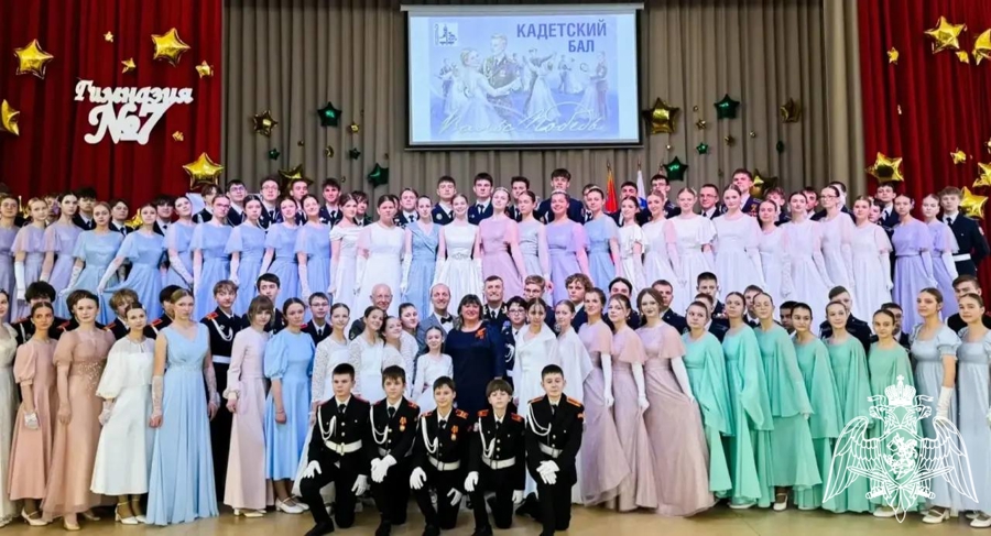 Росгвардейцы организовали кадетский бал «Вальс Победы» в Подмосковье