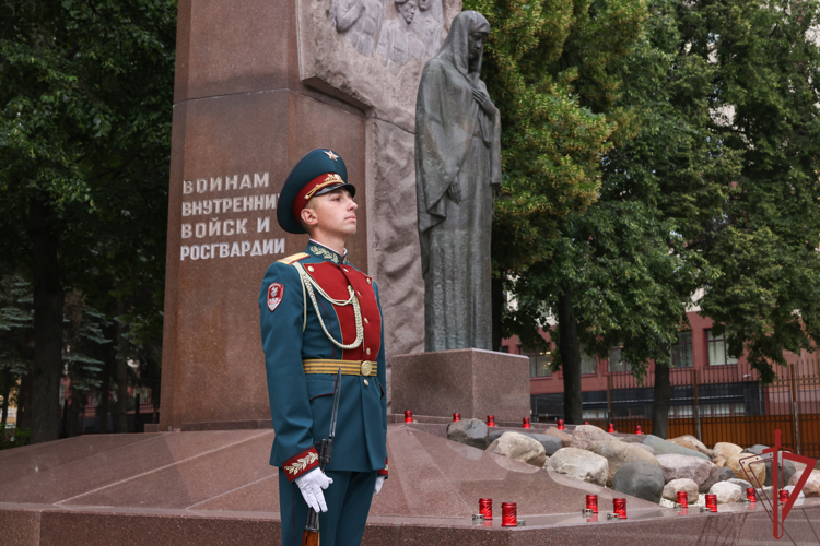 Директор Росгвардии Герой России генерал армии Виктор Золотов принял участие в памятной акции «Свеча памяти»