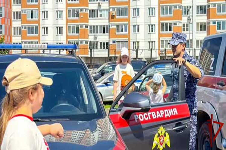 Росвгардейцы организовали день открытых дверей в Подмосковье 