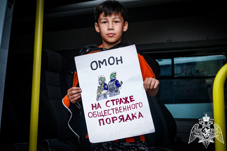 Сотрудники спецподразделения подмосковного главка Росгвардии организовали детский праздник для воспитанников интернатов