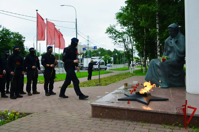 Сотрудники подмосковного главка Росгвардии приняли участие в митингах, посвященных Дню памяти и скорби