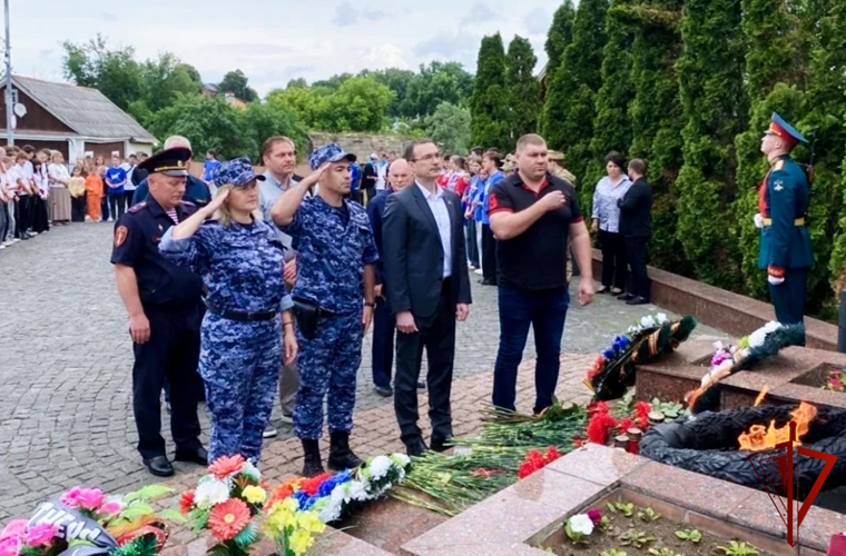 Сотрудники подмосковного главка Росгвардии приняли участие в митингах, посвященных Дню памяти и скорби
