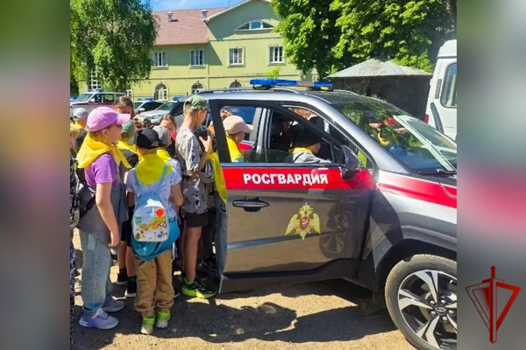 Росгвардейцы организовали День открытых дверей для подрастающего поколения в Подмосковье