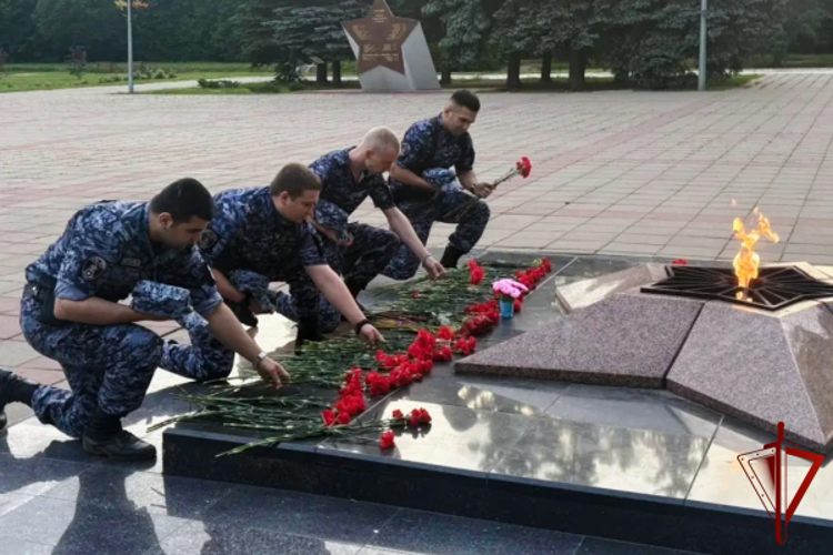 Росгвардейцы присоединились к акции «Свеча памяти» в Подмосковье