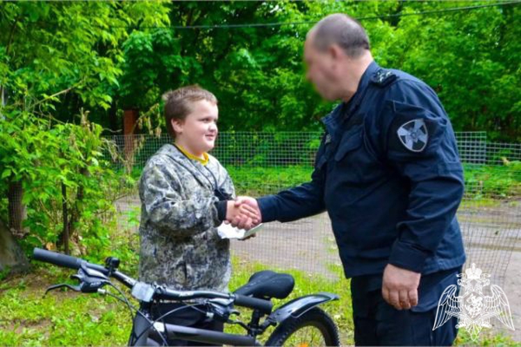 В Международный день защиты детей сотрудники спецподразделения Росгвардии исполнили мечту школьника из Подмосковья