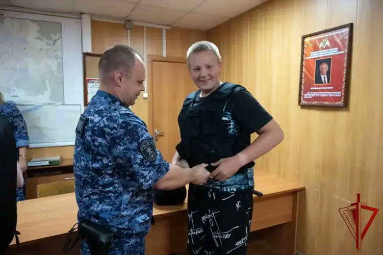 Росгвардейцы открыли свои двери для школьников в Подмосковье 