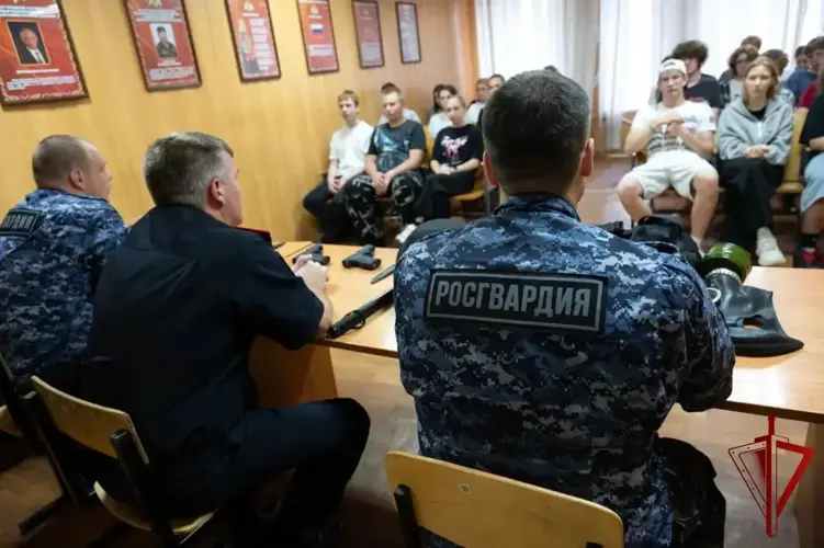 Росгвардейцы открыли свои двери для школьников в Подмосковье 
