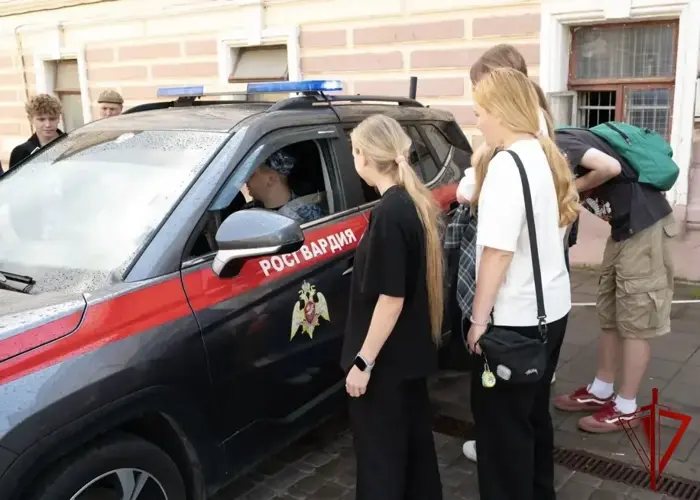 Росгвардейцы открыли свои двери для школьников в Подмосковье 