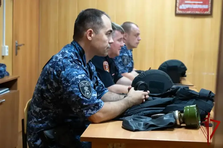 Росгвардейцы открыли свои двери для школьников в Подмосковье 