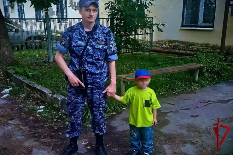 Росгвардейцы вернули матери потерявшегося ребёнка в Подмосковье (видео)