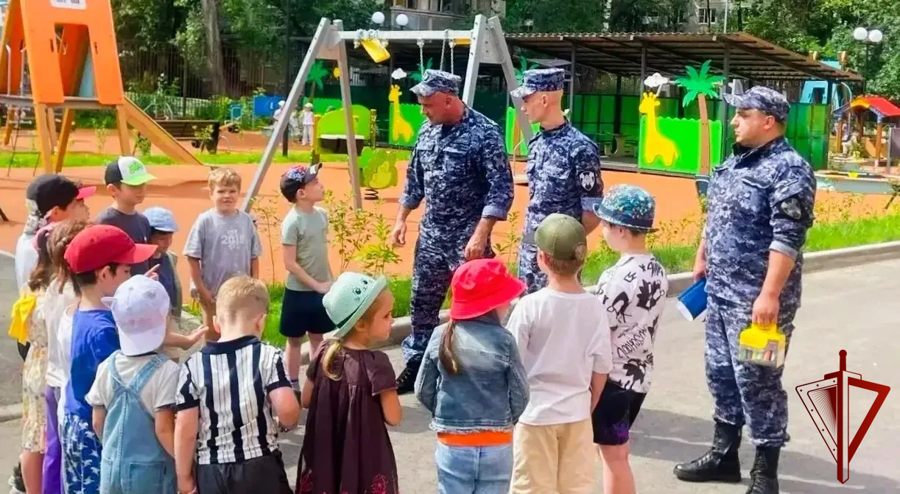 Росгвардейцы провели «Урок безопасности» для детей в Подмосковье