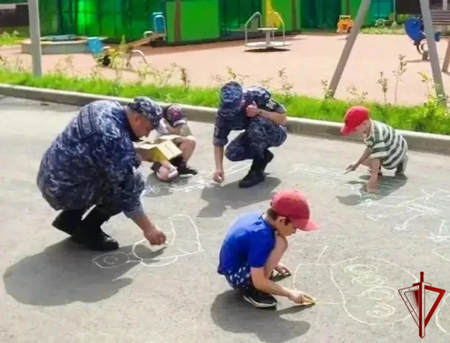 Росгвардейцы провели «Урок безопасности» для детей в Подмосковье