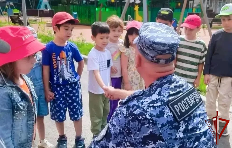 Росгвардейцы провели «Урок безопасности» для детей в Подмосковье