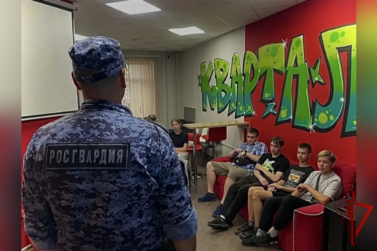 Сотрудник подмосковного главка Росгвардии провел урок безопасности в Подмосковье