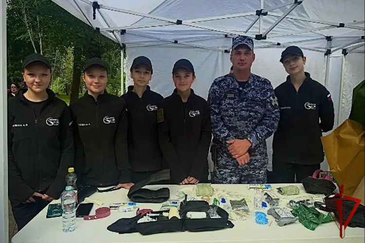 Росгвардейцы провели занятие по тактической медицине для воспитанников военно-патриотического клуба в Подмосковье