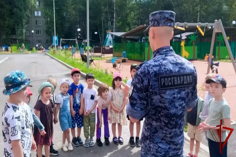 Росгвардейцы провели «Урок безопасности» для детей в Подмосковье