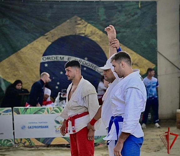 Сотрудник подмосковного главка Росгвардии стал двукратным чемпионом мира по пляжному самбо (видео)