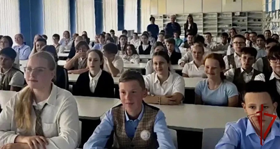 Росгвардейцы провели для школьников профилактическую встречу в Подмосковье