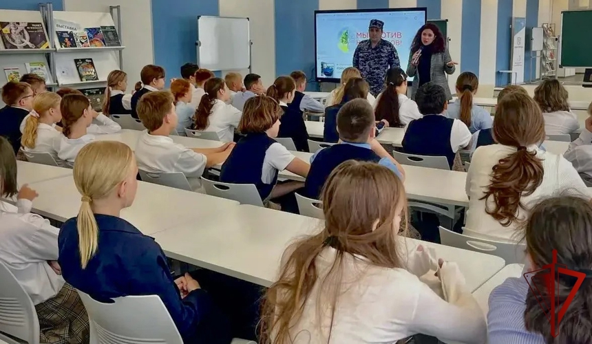 Росгвардейцы провели для школьников профилактическую встречу в Подмосковье