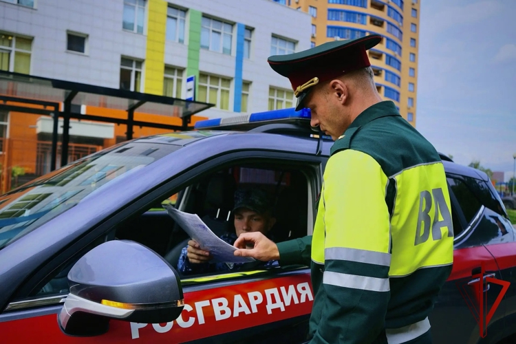 Специалисты военной автомобильной инспекции проводят мероприятия по обеспечению безопасности дорожного движения в регионе  