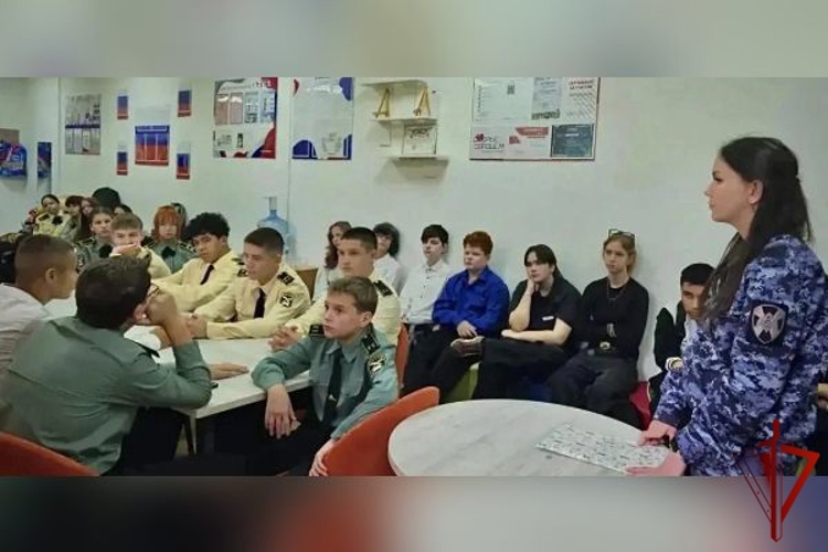 Росгвардейцы провели урок мужества для кадет в Подмосковье