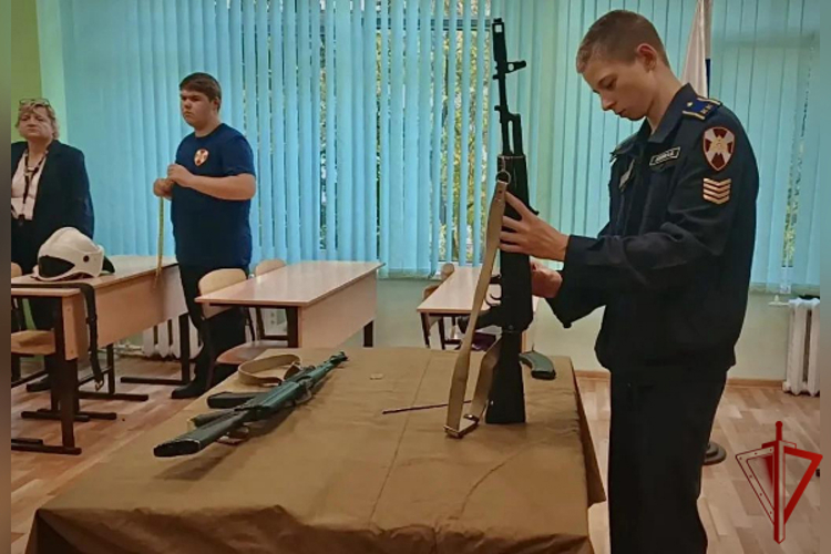 Росгвардейцы провели день открытых дверей для будущих учеников кадетского класса в Подмосковье (видео)