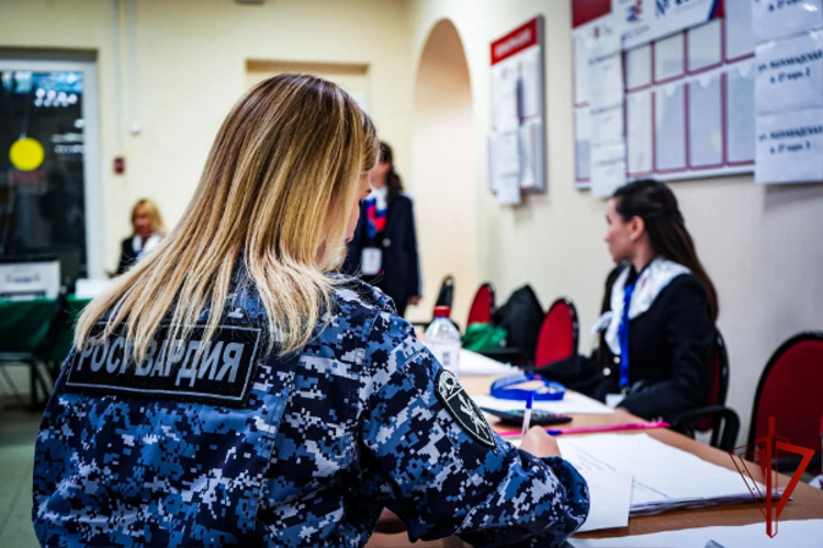 Росгвардейцы участвуют в Едином дне голосования в Подмосковье