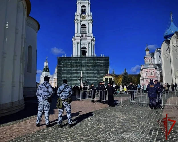 Росгвардейцы обеспечили безопасность праздничного богослужения в Троице-Сергиевой Лавре