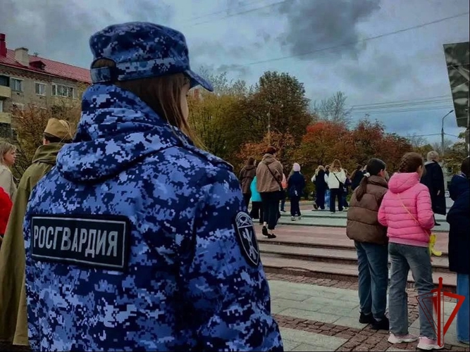 Росгвардейцы почтили память Подольских курсантов в Подмосковье