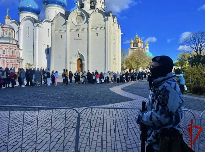 Росгвардейцы обеспечили безопасность праздничного богослужения в Троице-Сергиевой Лавре