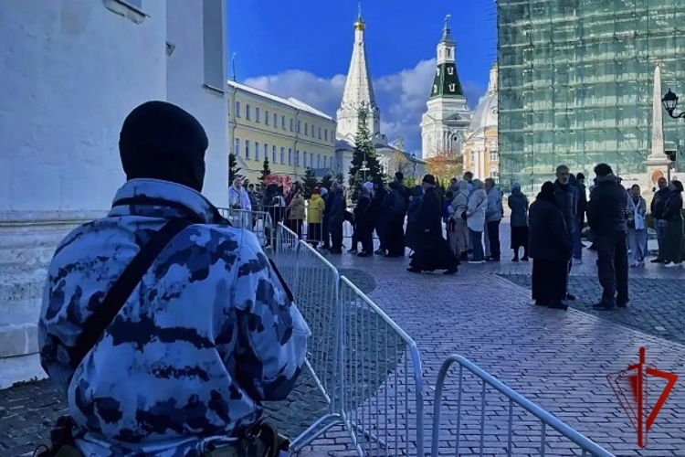 Росгвардейцы обеспечили безопасность праздничного богослужения в Троице-Сергиевой Лавре
