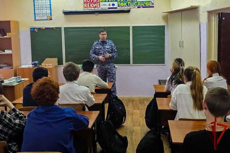 Росгвардейцы провели «Урок мужества» для кадетов в Подмосковье