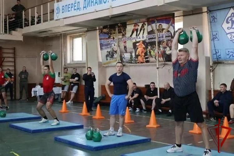 Сборная команда подмосковного главка Росгвардии завоевала «серебро» на межведомственных соревнованиях Общества «Динамо» по гиревому спорту